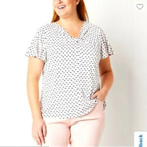 Liz Claiborne V-neck white short sleeve top 1X‎